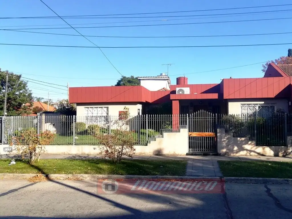 Casa - Venta - Argentina, CASTELAR - LINCOLN 810