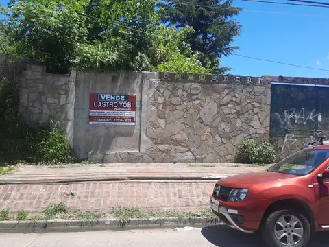 Casa a reciclar con amplio y hermoso lote