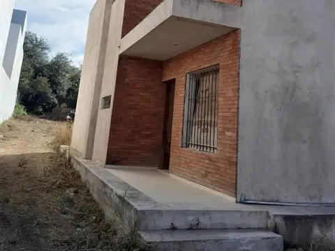 CASA A TERMINAR GRAN TERRENO EN LA CUESTA COLORADA