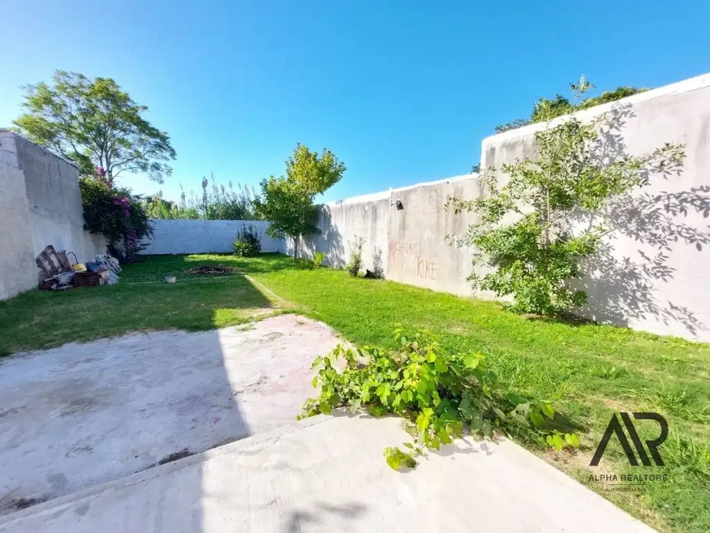 Casa reciclada en Sayago, 2 dormitorios, 2 baños, garaje y gran fondo parrillero