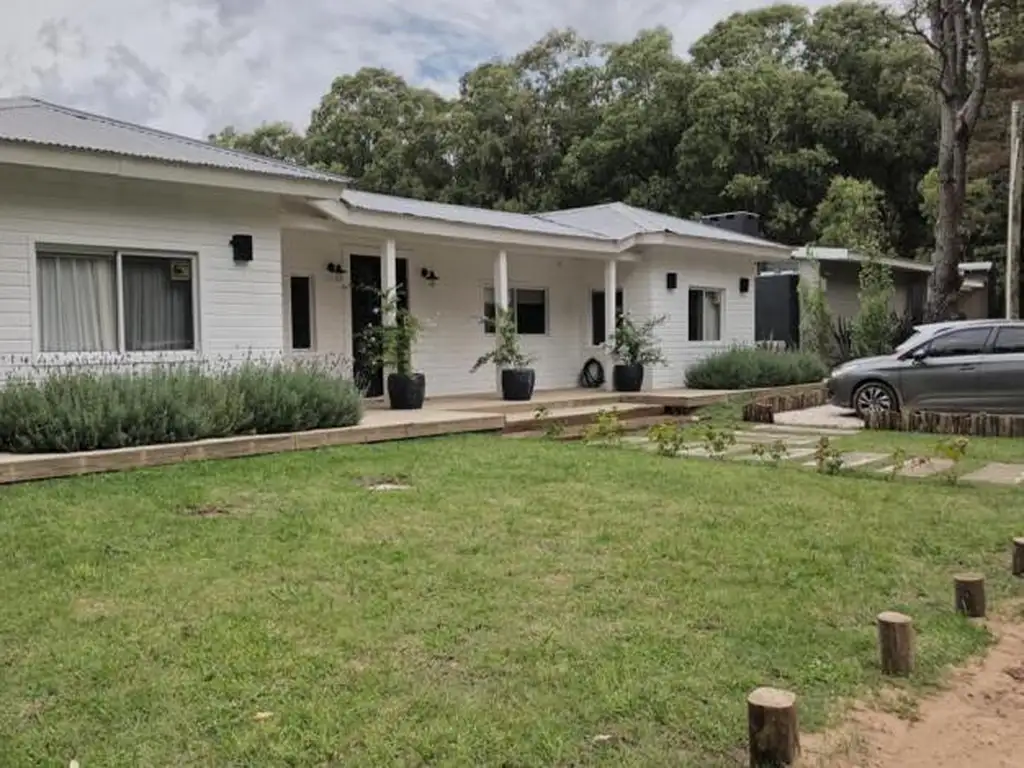 UN REFUGIO EN MEDIO DEL BOSQUE DE SAN VICENTE EN URUGUAY.