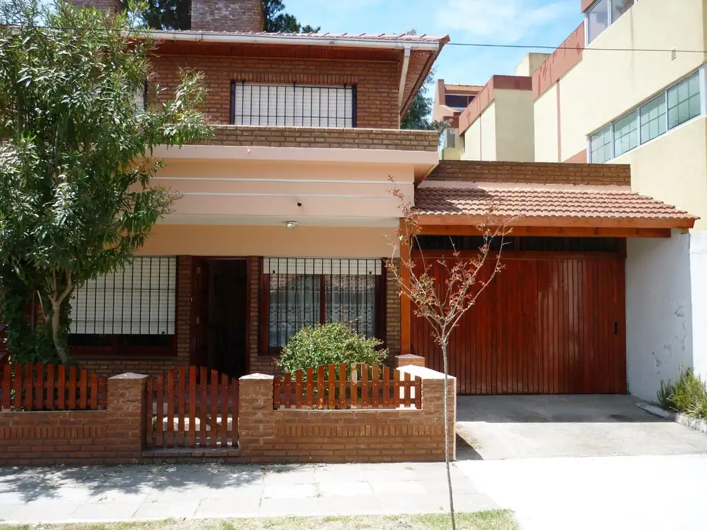 - VENTA EN BLOCK - Casa 3 amb. + 2 Dúplex + Depto 2 amb. - San Rafael