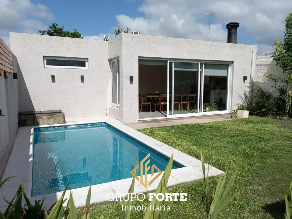 Casa en venta APTA CRÉDITO Villa Allende 3dorm Piscina