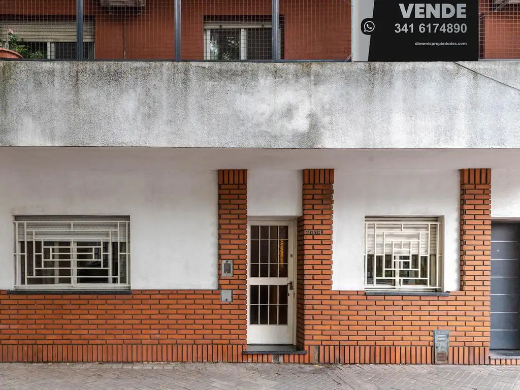 EN VENTA-CASA DE TRES DORMITORIOS-PATIO Y TERRAZA-BARRIO PICHINCHA