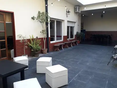 Casa en venta - 4 Dormitorios 3 Baños - 240mts2 - Nueva Pompeya