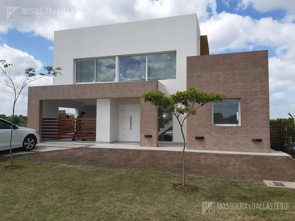 Lindísima casa en San Ramiro - Pilar del Este