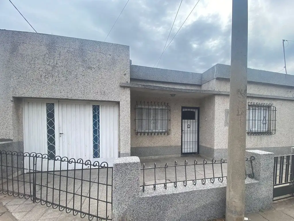 VENTA CASA 2 DORMITORIOS CON COCHERA SAN NICOLAS