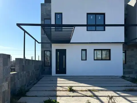 VENTA DUPLEX 3 DORMITORIOS ACQUAVISTA DESOCUPADO