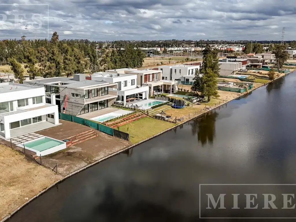 Casa en Venta a La Laguna en Laguna Grande, Villanueva.