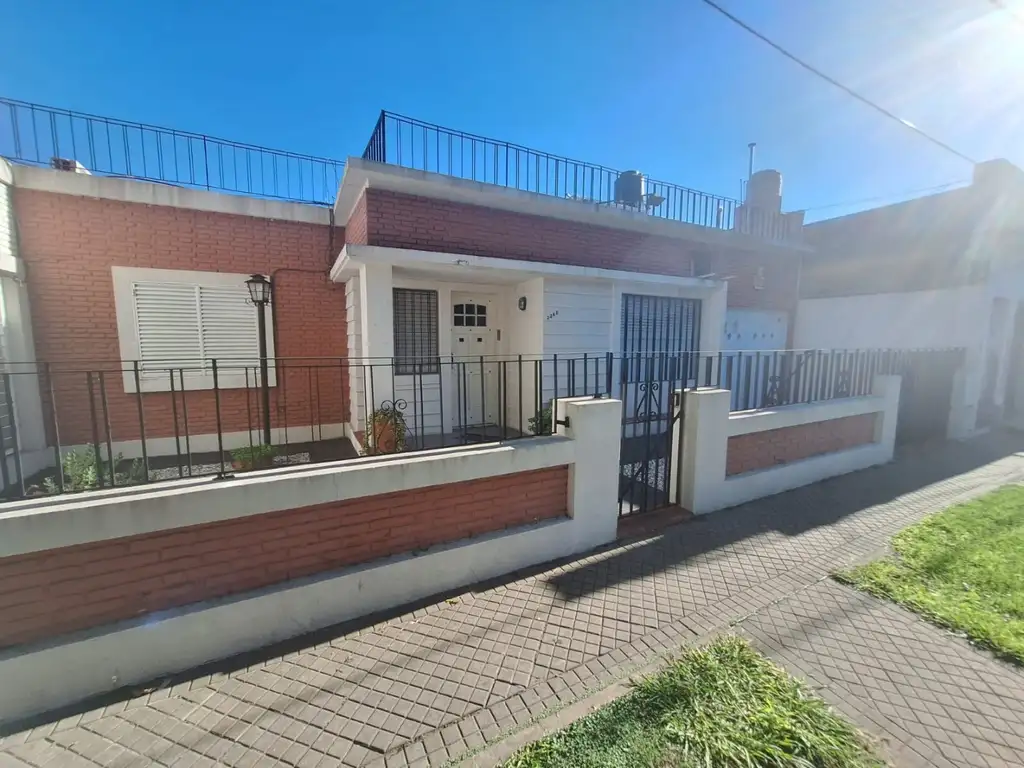 Casa 3 Dormitorios - Bv. Seguí 2200