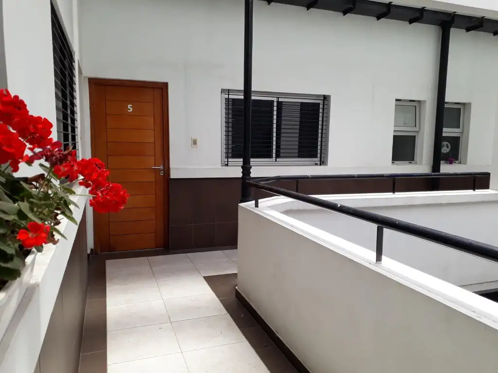Departamento Alquiler 2 ambientes 7 años, Lateral, 50m2, 48 300 piso 1