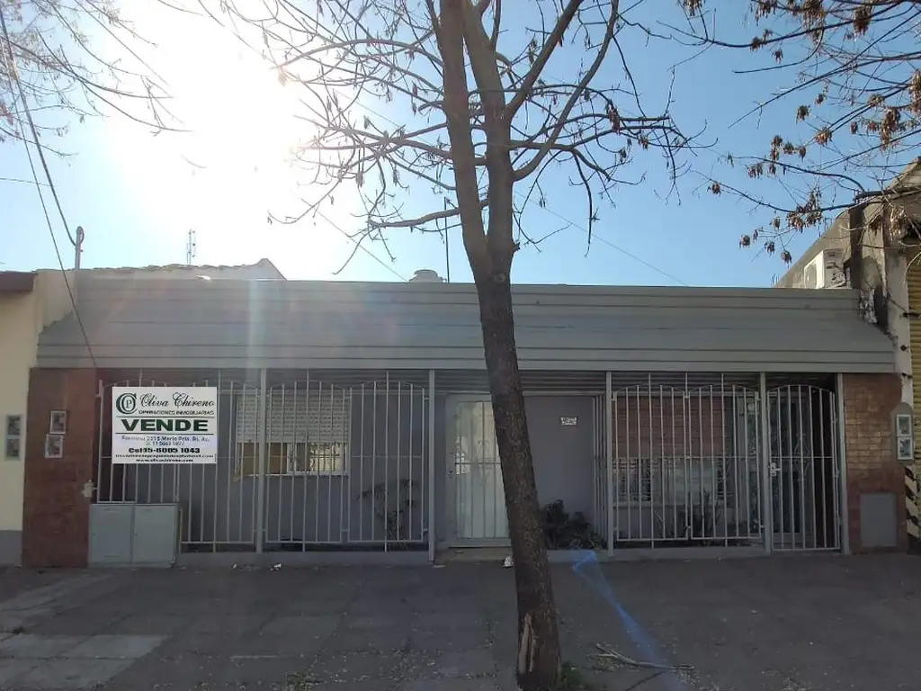 Casa tres ambientes en venta