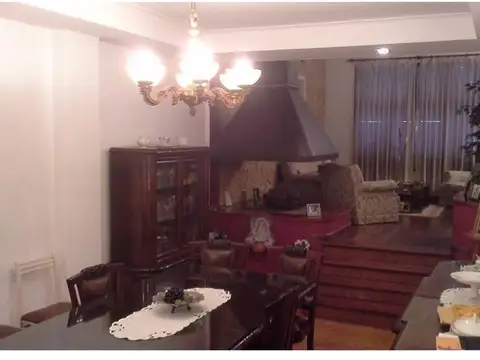 Hermosa Casa de 5 ambientes con quincho , garage para 2 autos - Foto 0