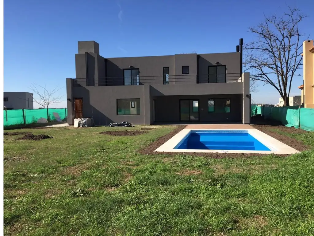 CASA 4 AMB A ESTRENAR EN ESCOBAR -Unidad de 965m2, 205m2 cub