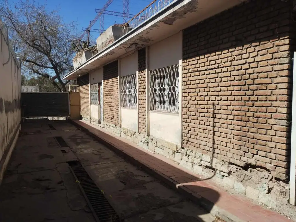 Hermoso galpón y casa en centro de Maipú  venta