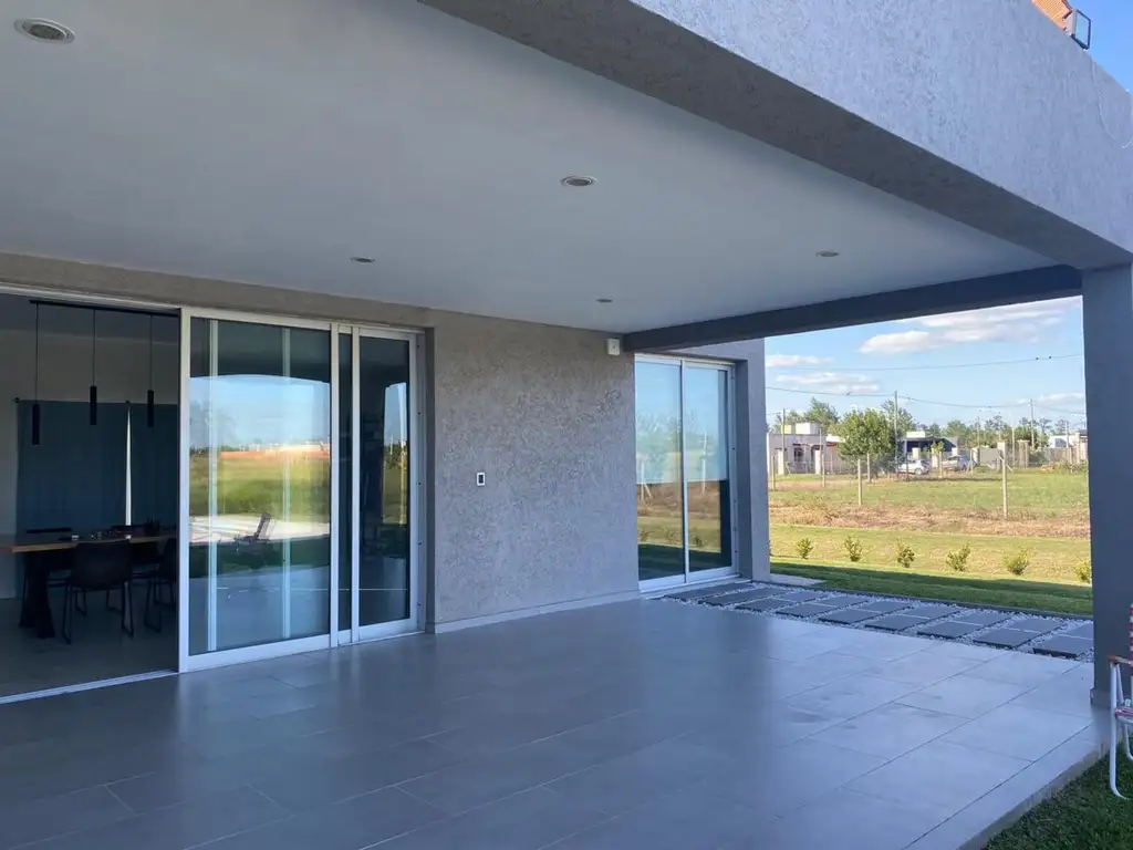 SE VENDE CASA EN PERGAMINO CON PILETA