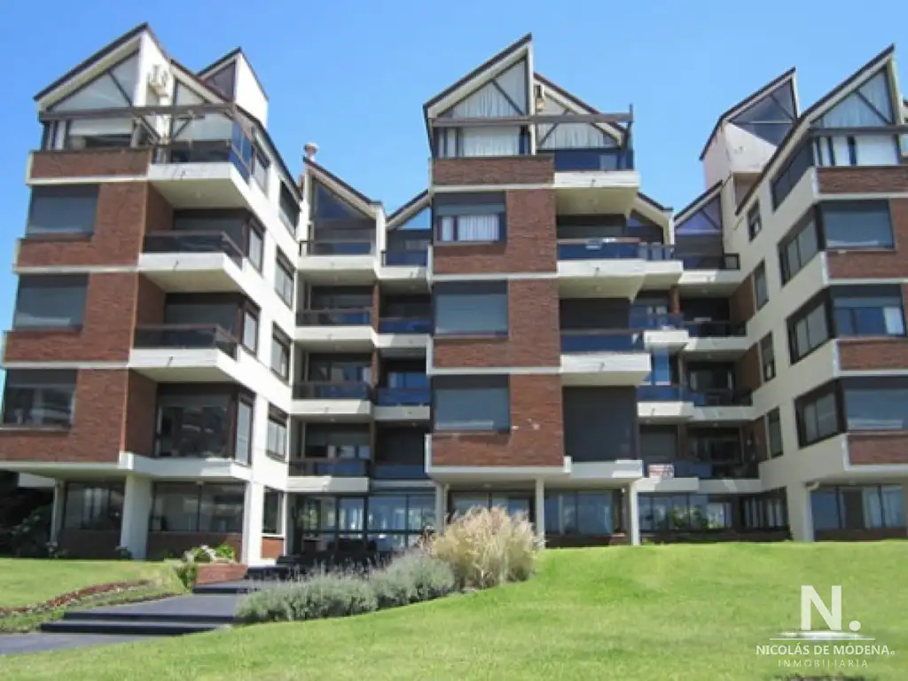 En venta apartamento de 2 dormitorios en Aidy Grill, Punta del Este.