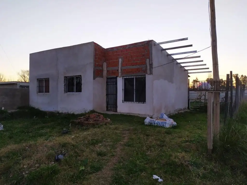 Casa a terminar en venta - 2 dormitorios 1 baño - patio - 390mts2 - Carlos Spegazzini