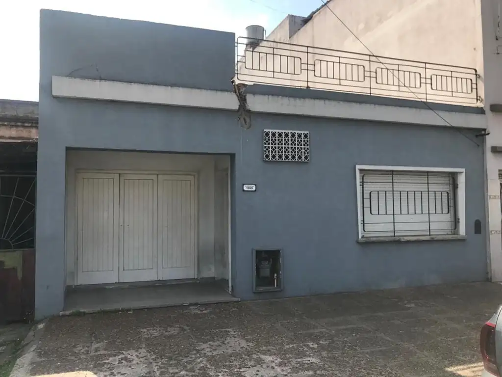 CASA 3 DORMITORIOS CON GARAGE 196 m2 Cubiertos