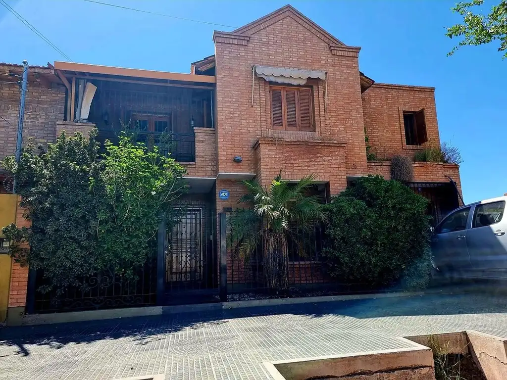 AMPLIA CASA EN VILLA NUEVA GUAYMALLÉN