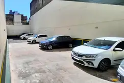 COCHERAS FIJAS descubiertas para Auto en Planta Baja. Portón automático con ctrl remoto! Muy cómodas