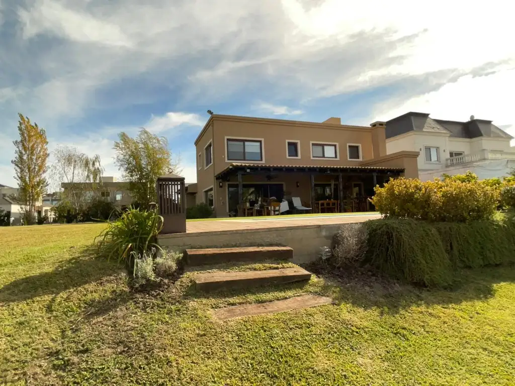 HERMOSA CASA EN EL BARRIO NUEVO QUILMES