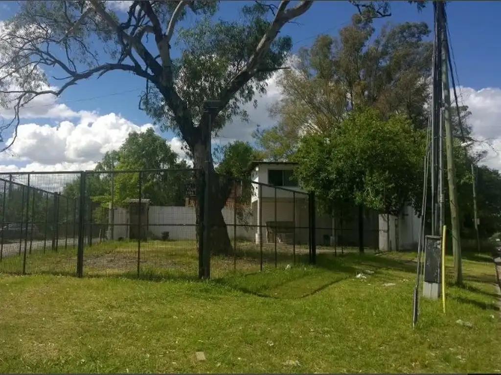 OFICINAS Y LOTE DE 470m2 EN ZONA COMERCIAL DE PARQUE LELOIR  (1849)