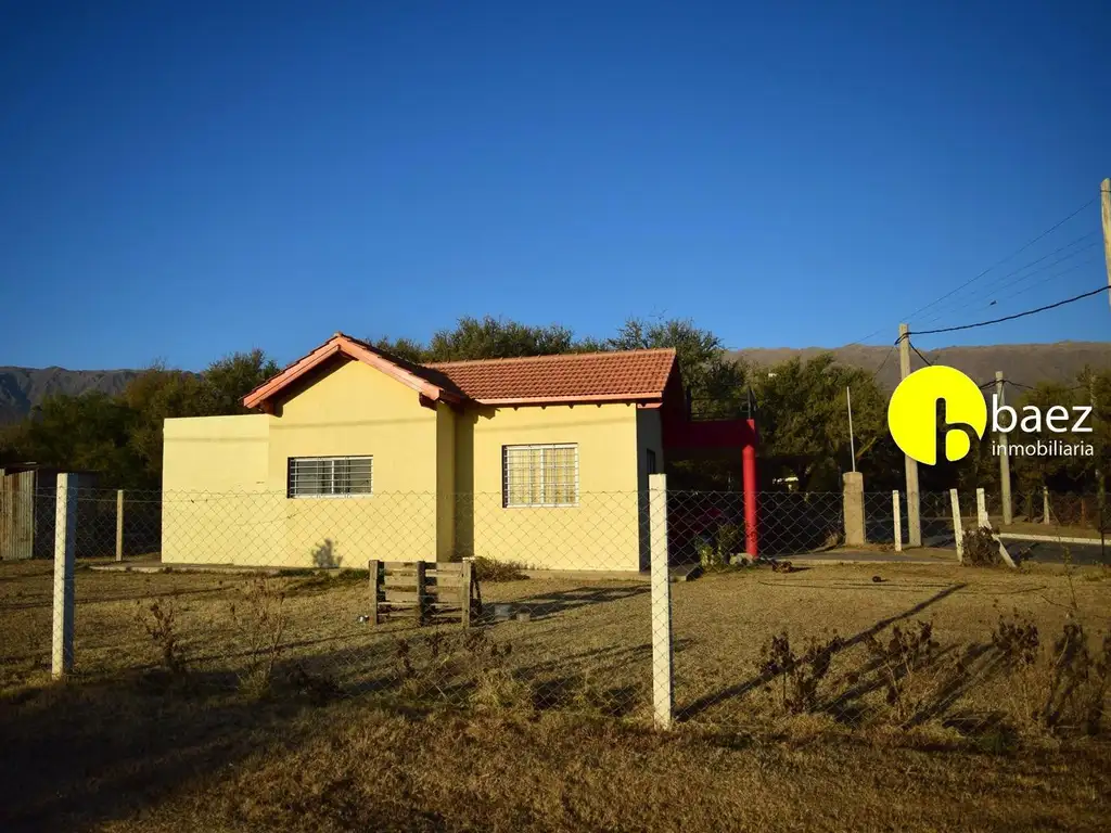 CASA EN CARPINTERIA A POCOS METROS DE LA PLAZA MANUEL SALAZA