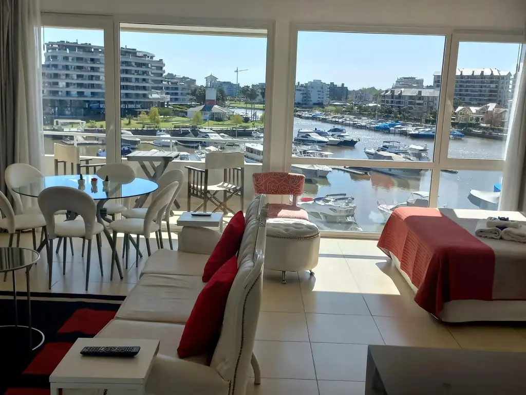 LOFTS DE 120 METROS A LA BAHIA MAS BALCON