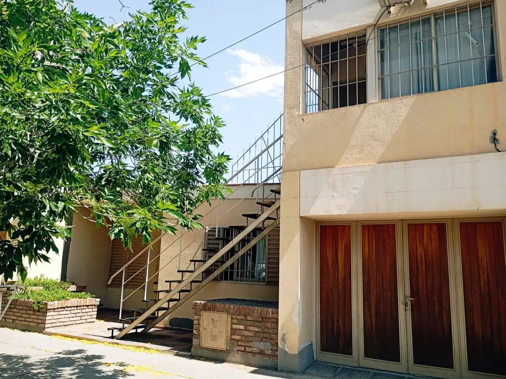 Venta casa mas oficina  Barrio La Madera, Mendoza