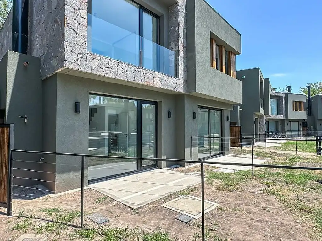 Excelente Casa a la Venta en Duplex.