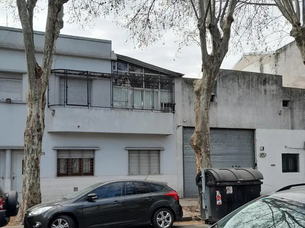 GALPON CON VIVIENDA Y OFICINA  SOBRE LOTE 18 X 60 MTS