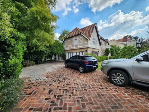 Casa en Alquiler con cochera