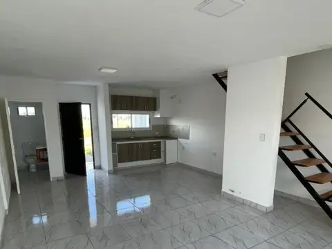 VENDO DUPLEX 3 DORMITORIOS MANANTIALES CON PILETA