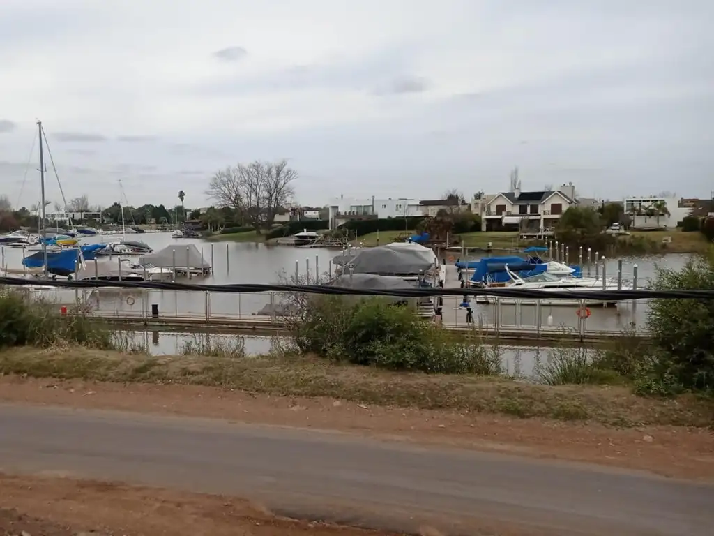 Lote con vista al agua  en Villa la Ñata