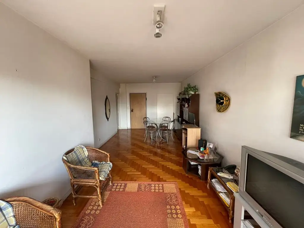 SEMIPISO EN VENTA 4 AMBIENTES CON BALCON Y COCHERA