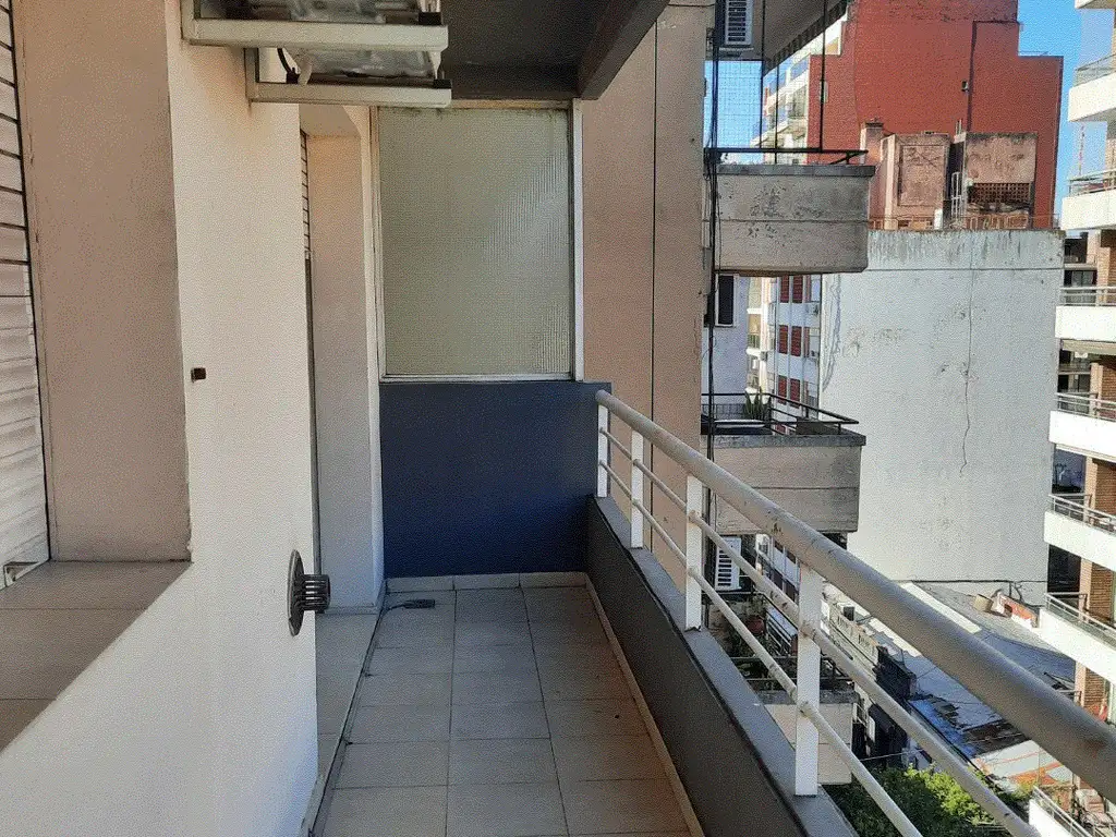 MB Negocios inmobiliarios ALQUILA ITALIA 180 Piso 7. Externo, con balcon