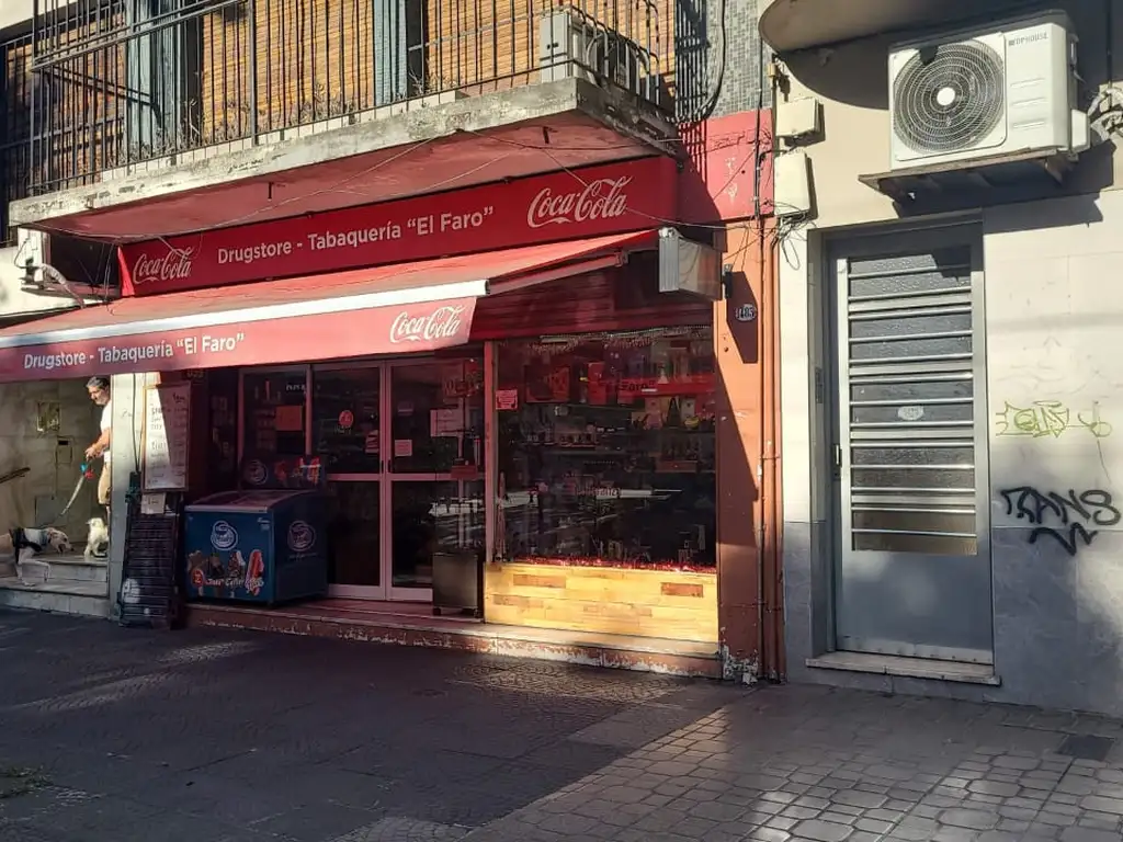 Excelente local comercial en Av. Maipú casi esquina San Martín