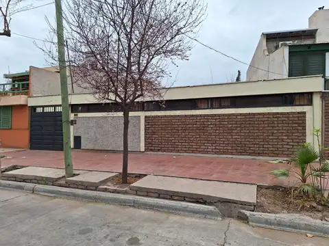 Casa - Venta - Argentina, Capital mendoza - Confraternidad Ferroviaria 1100