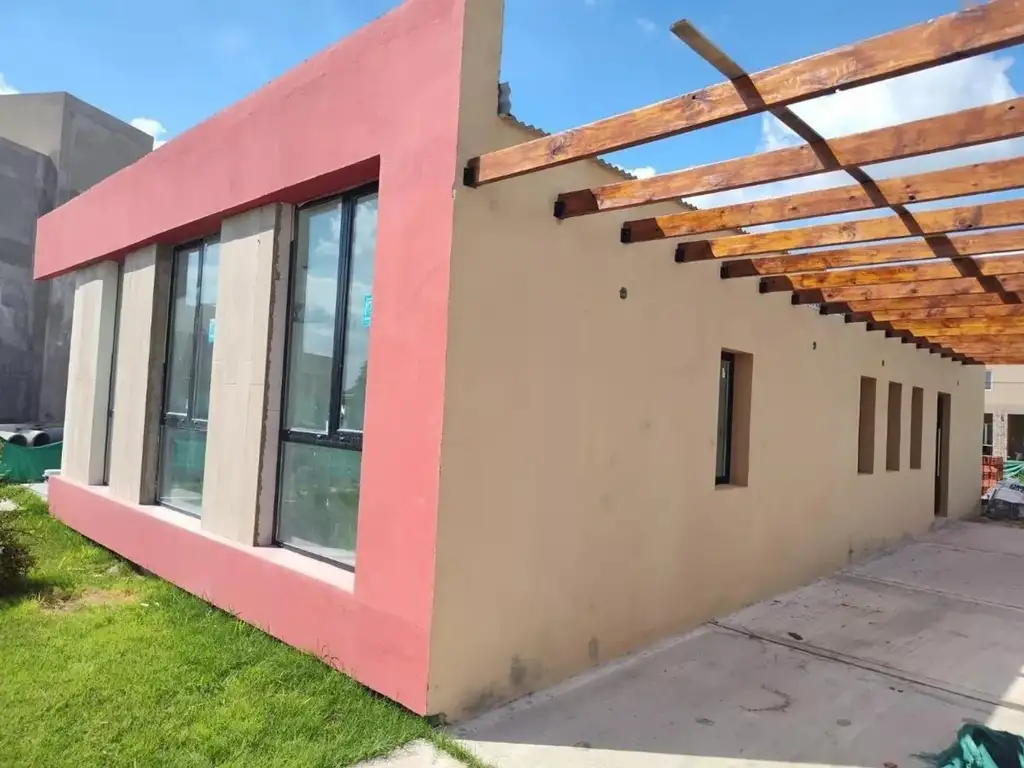 Venta Casa 5 Ambientes a Estrenar en el Barrio La Martona