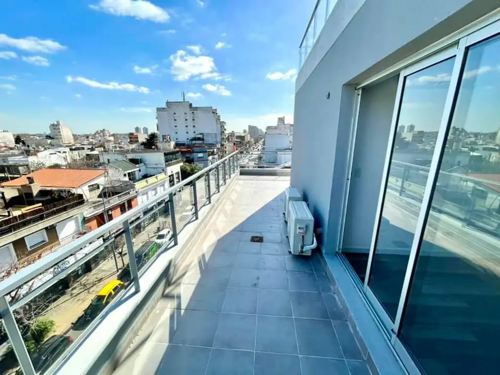 VENTA - 2 AMBIENTES CON BALCON TERRAZA - MONTE CASTRO