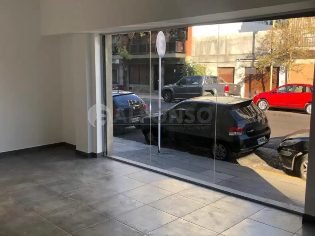 Excelente local comercial  A ESTRENAR en BARRACAS