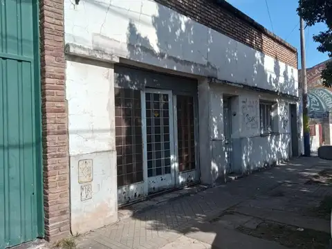 Terreno con 3 casas y posibilidad de edificación en Arroyito