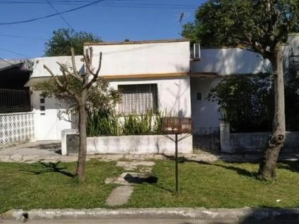 Casa en venta - 2 Dormitorios 1 Baño - 286Mts2 - San Vicente