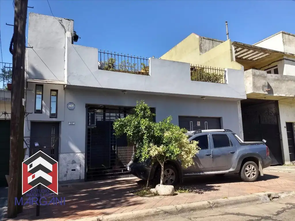 Casa MULTIFAMILIAR c/ Cochera  - OPORTUNIDAD -