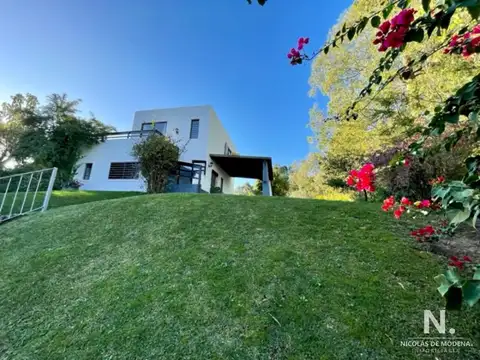 Casa en Pinares de 2 Dormitorios en gran terreno.