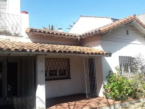 PERMUTA - CASA DE 2 AMBIENTES CON DEPARTAMENTOS  - ITUZAINGO NORTE