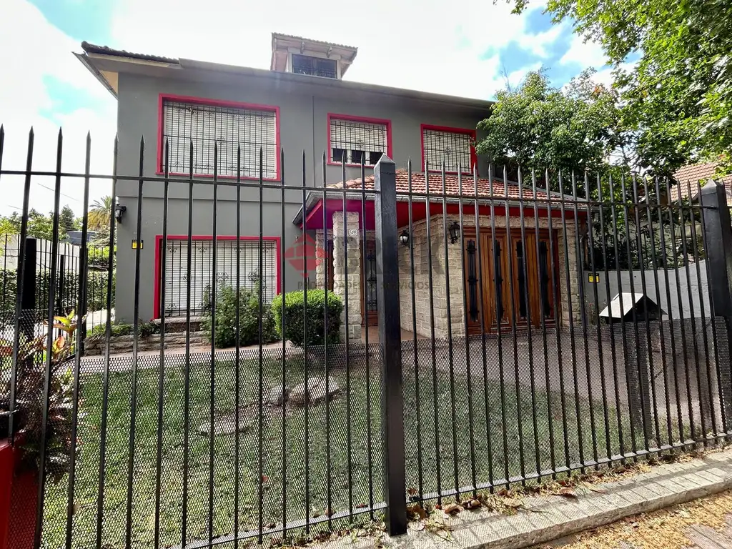 Importante Casa en zona residencial de Villa Ballester