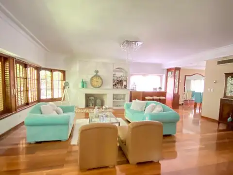 Casa en Venta - 10 ambientes - USD 1.200.000