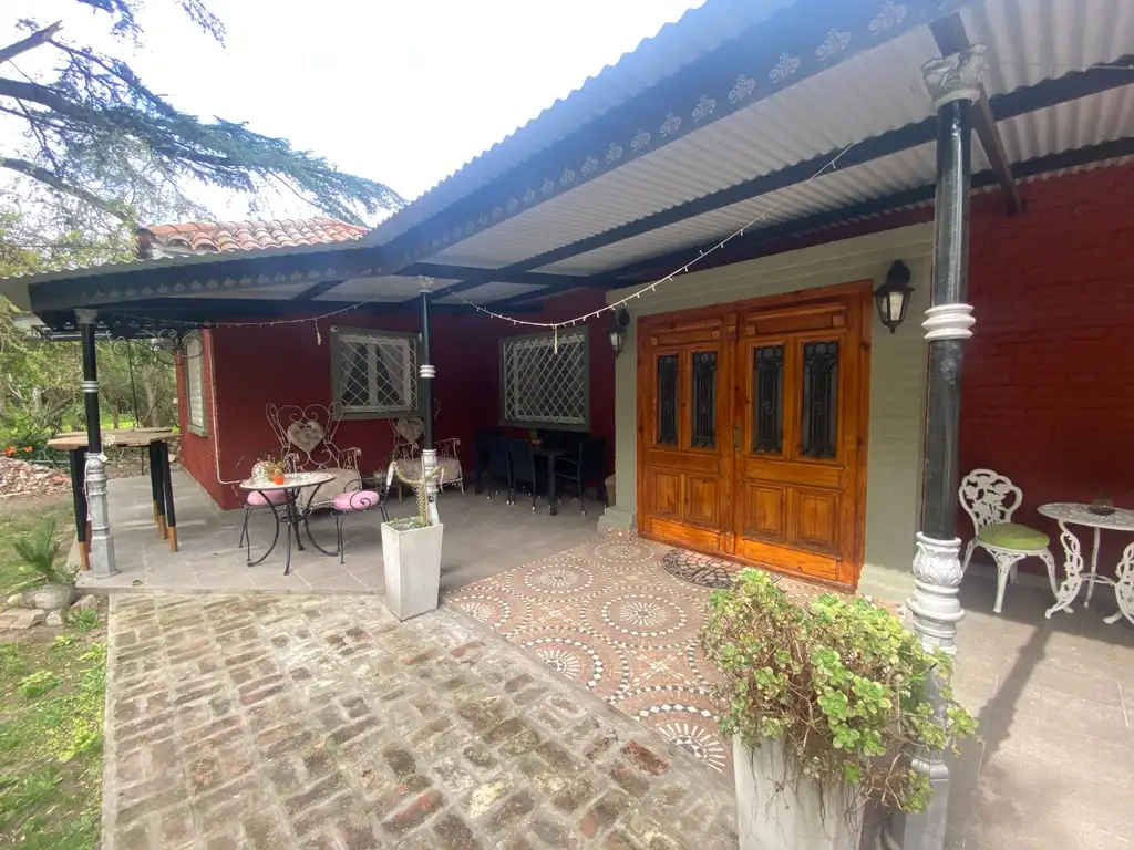 Hermoso chalet reciclado, 3 habitaciones, quincho, pileta, 3120 m2 totales